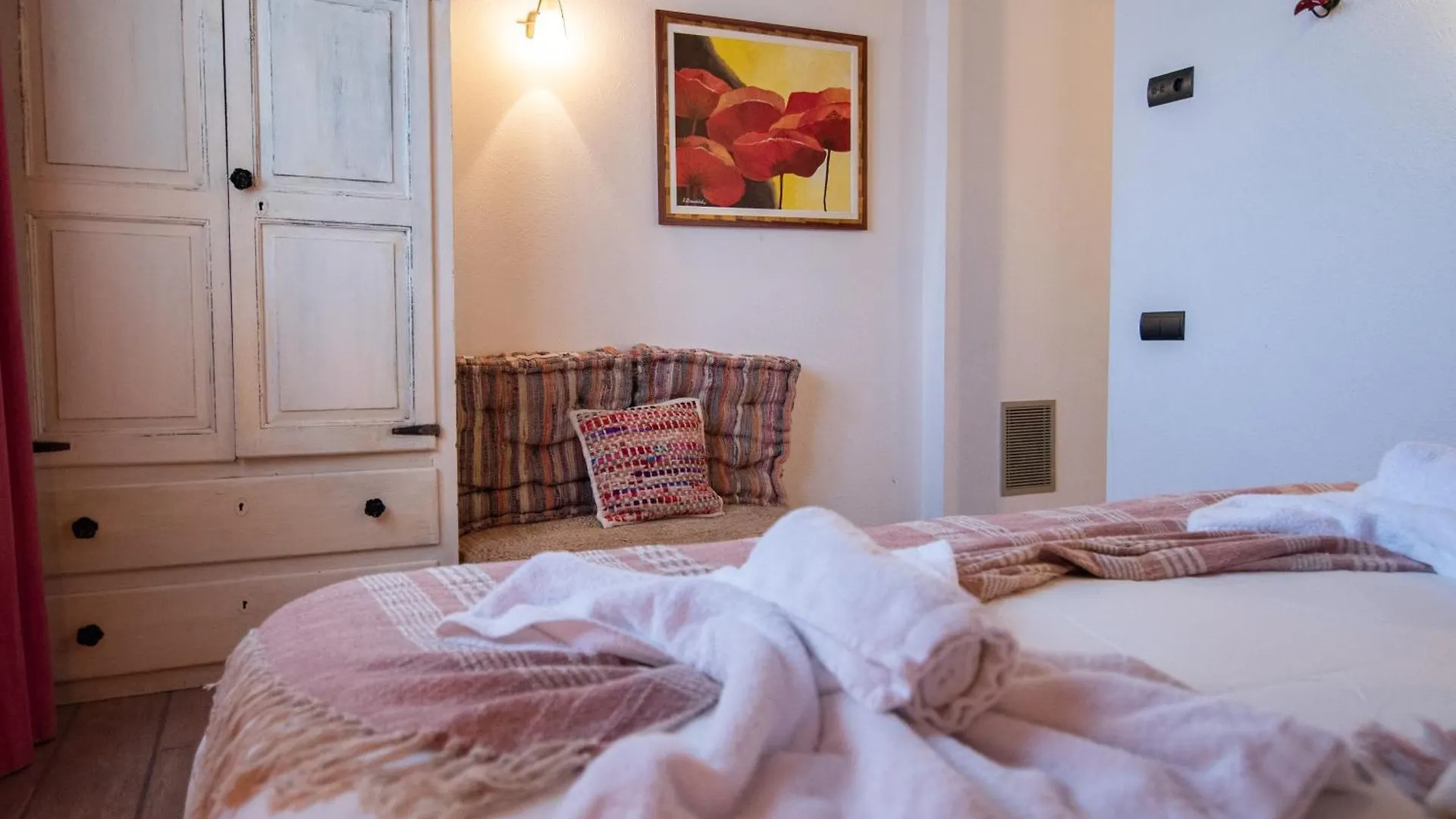 Masia Tinet Guest House Deltebre
