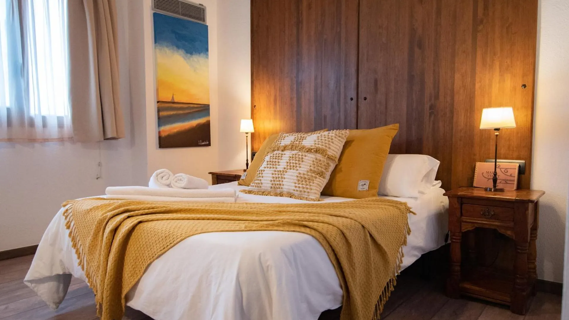Masia Tinet Guest House Deltebre