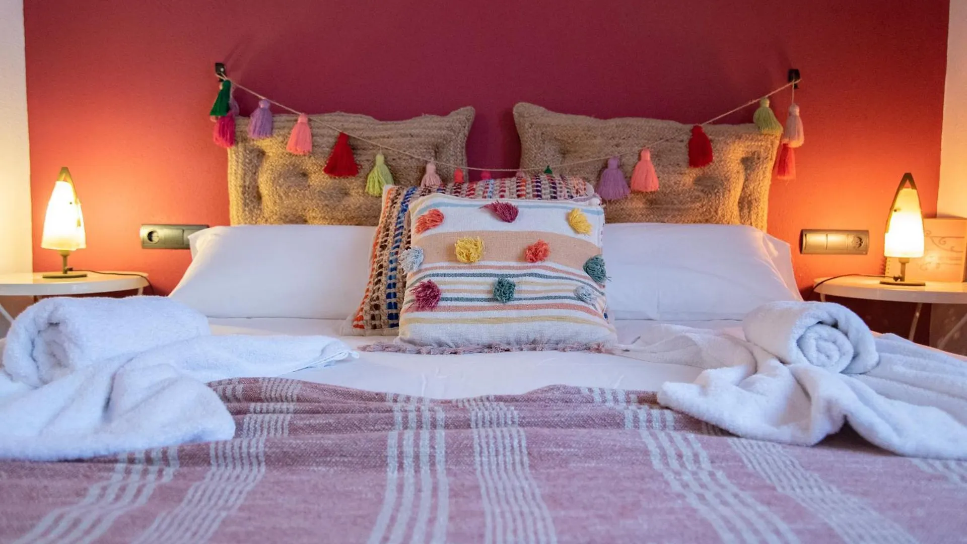 Masia Tinet Guest House Deltebre