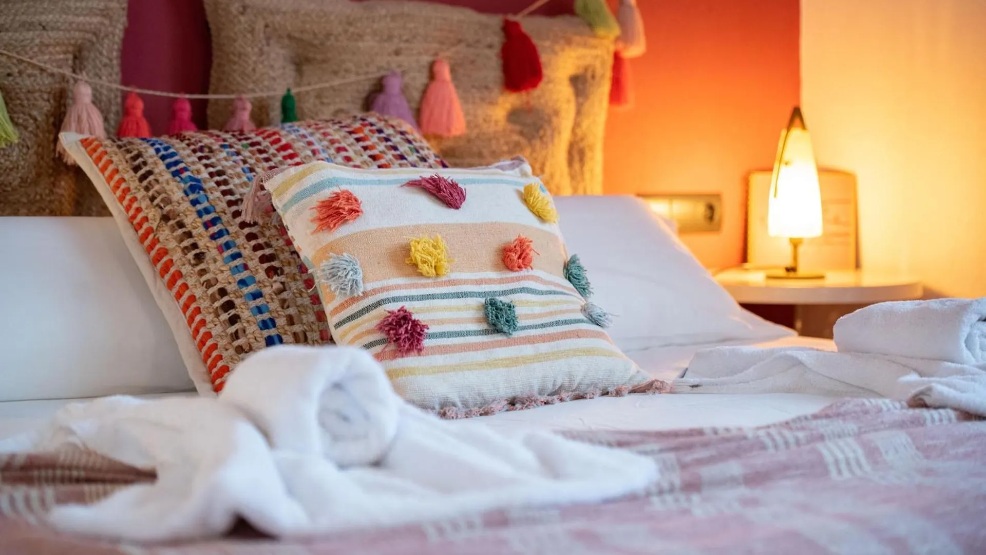 Masia Tinet Guest House Deltebre