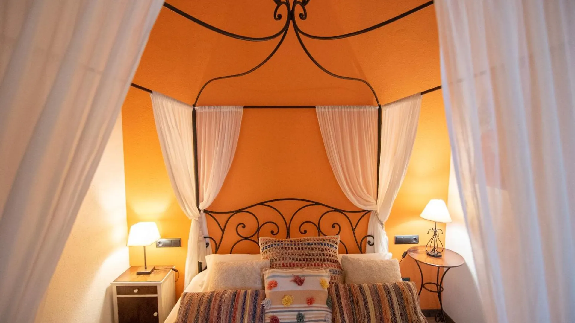 Masia Tinet Guest House Deltebre Spain