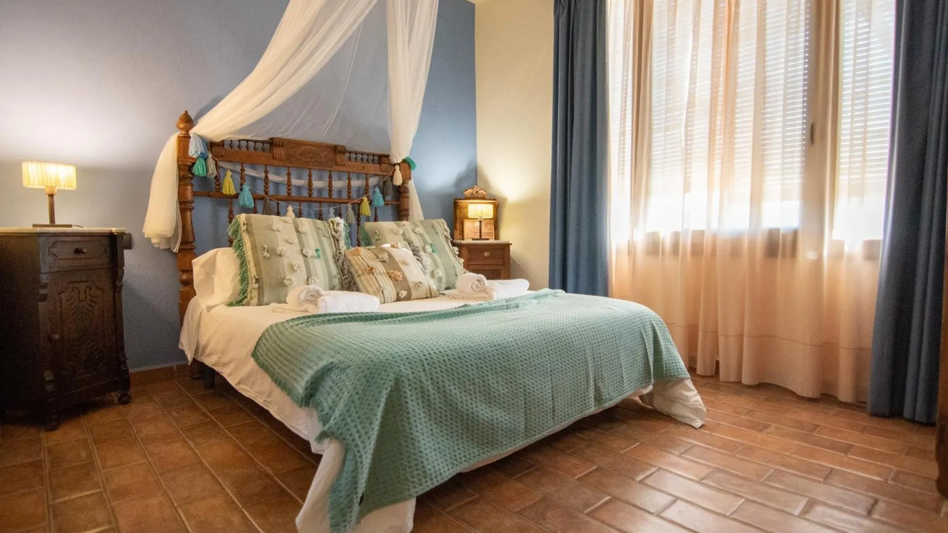 Masia Tinet Guest House Deltebre