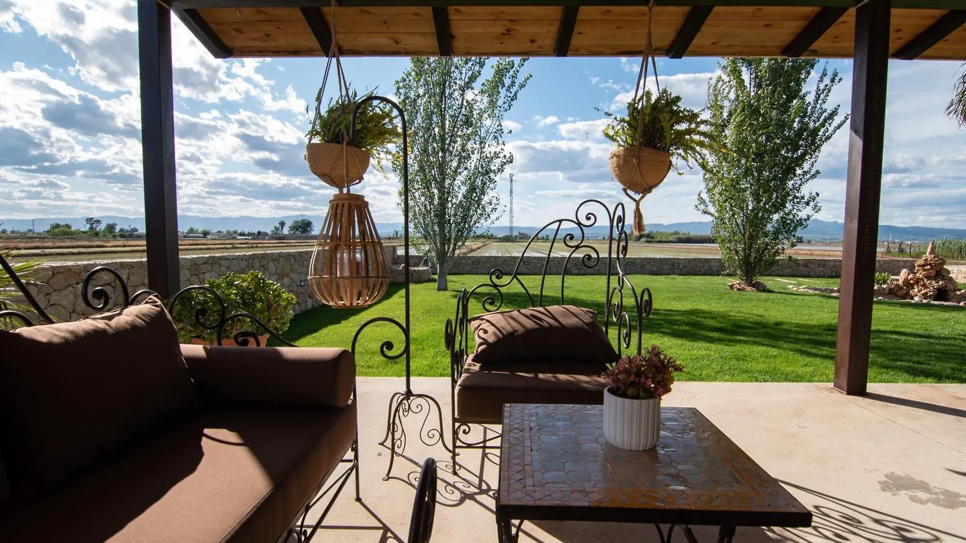 Masia Tinet Guest House Deltebre